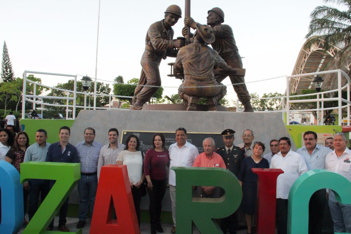 dif_pr2014's tweet photo. HERMOSEAN POZA RICA CON EL PASEO IMAGEN Y CULTURA
*Al mismo tiempo el alcalde Sergio Lorenzo Quiroz Cruz reinauguró la remodelación del monumento a los perforadores #PozaRica #Galeria -->https://t.co/iTFx95o09w https://t.co/BLPZndYevv