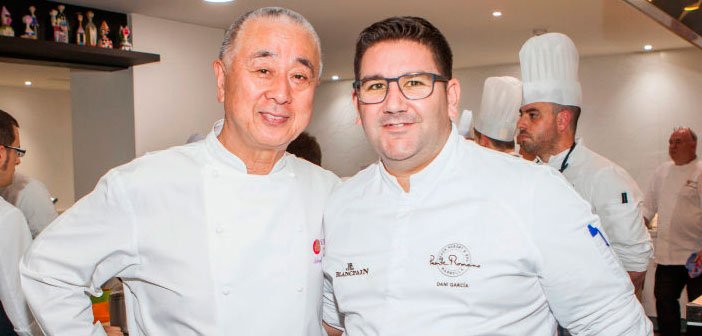 El próximo domingo se estrenará una nueva entrega del documental “Constelación de estrellas Michelín: A Cuatro Manos“, sobre las jornadas que el Chef malagueño <a href="/danigarcia_ca/">Dani García</a> celebra todos los años en #Marbella  bit.ly/2ka1eMK <a href="/ferranadria/">Ferran Adrià</a> <a href="/PacoRoncero/">Paco Roncero</a> <a href="/ArzakRestaurant/">Arzak</a>