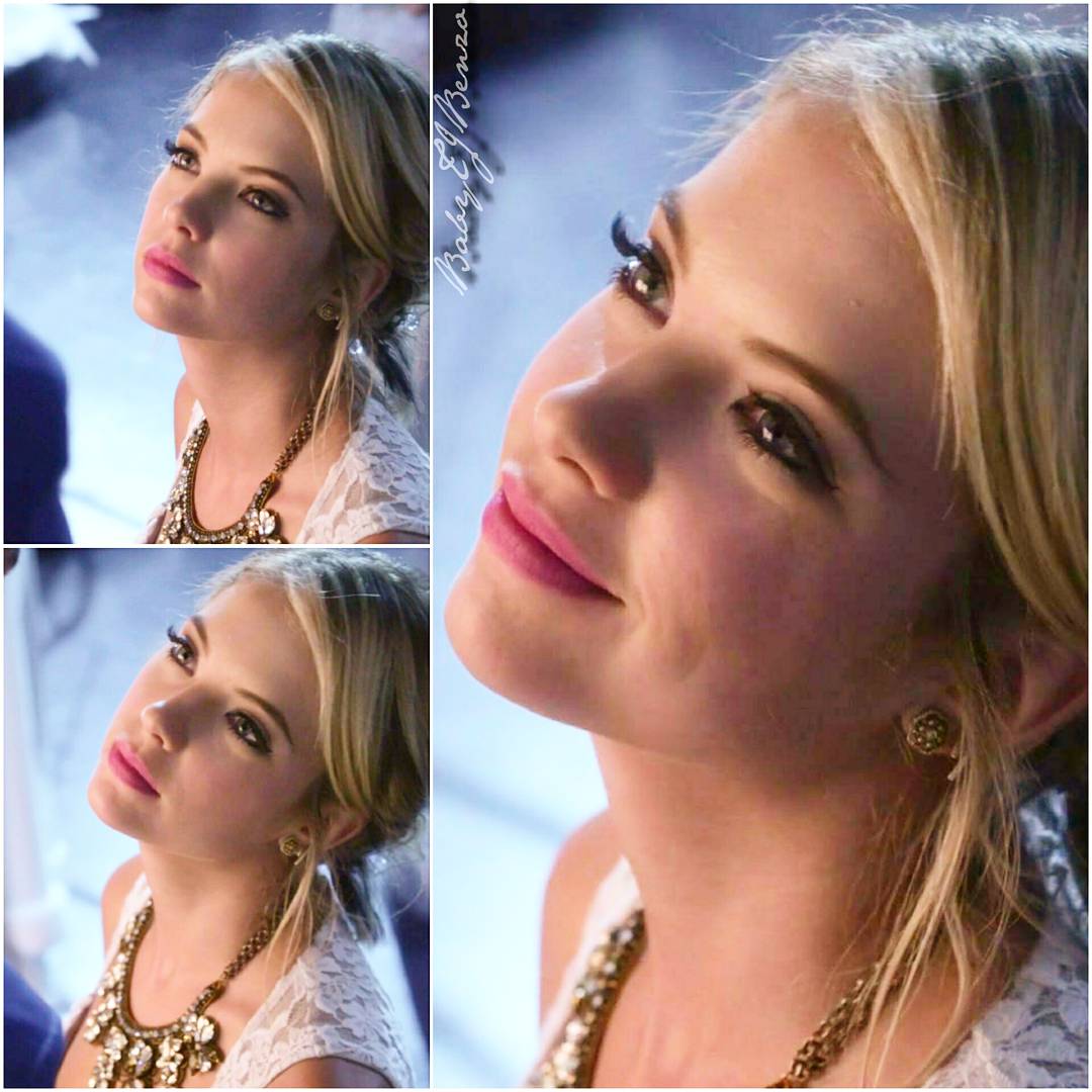 BabyTJBenzo's tweet photo. #haleb Christmas moments 💚 Caleb - "Hanna...be careful." ❤ The way she looks at him &amp; her smile after their kiss 😭😭 https://t.co/TISmmdUeZm
