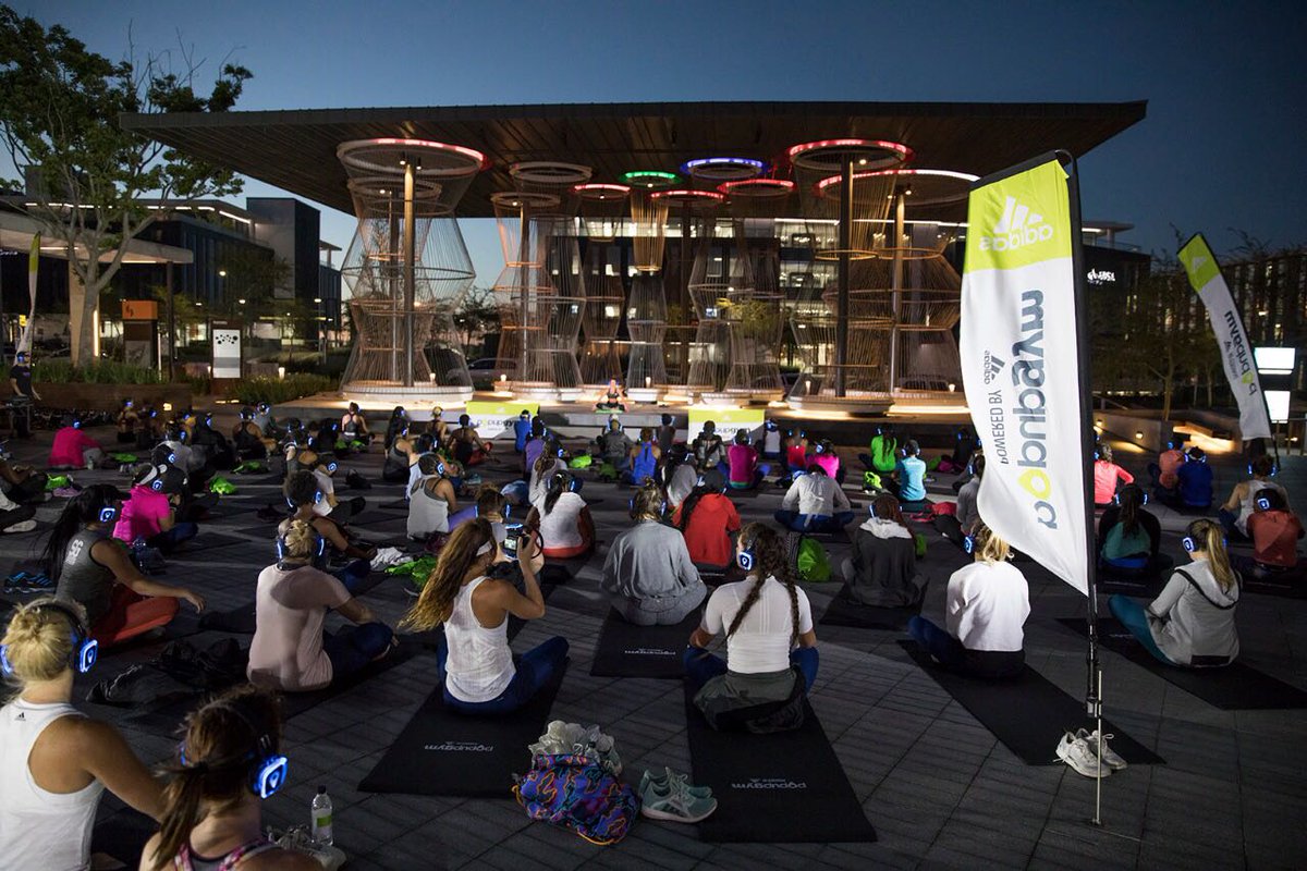 letshegom's tweet photo. Cape Town was beautiful tonight. #PopUpGymCT #SunsetWorkout https://t.co/LD5ivYrrD6