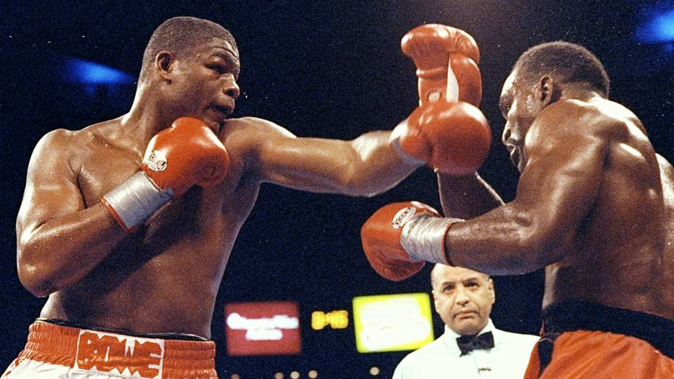 FrankeysBar's tweet photo. We are kicking off our Holiday Sports-tacular tomorrow, November 30 with former NFL player Lorenzo White and International Boxing Hall of Famer Riddick Bowe! Come by between 6-10pm for your chance to meet these sports legends. #FrankeysBar https://t.co/y7vTfD1Elv