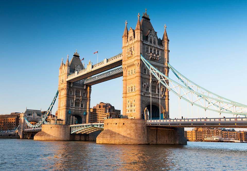 Recorrido a pie por el #Londres real con acceso a la #Torre de Londres y al Cambio de Guardia.💂 ow.ly/Aw5G30gkWV0