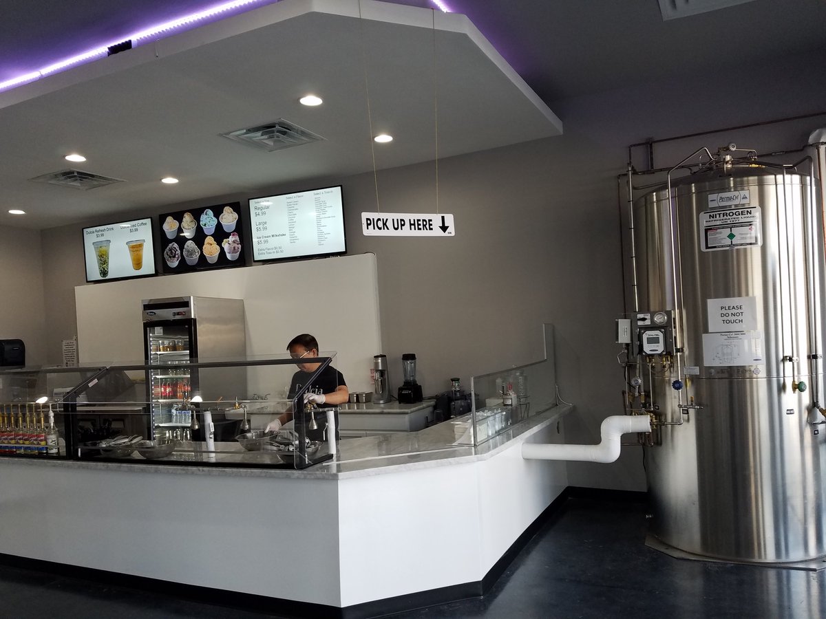 rayleemental's tweet photo. #nitrogenicecream is freaken delicious https://t.co/2suC0HNI7E