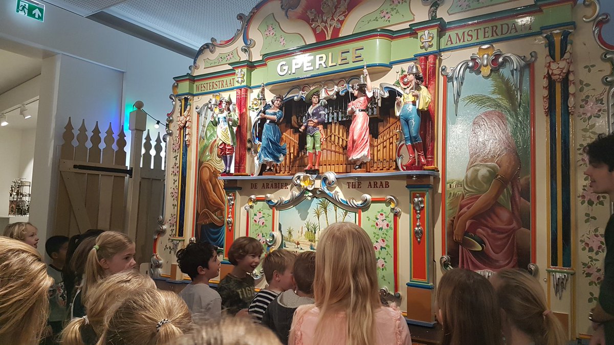 jees2009's tweet photo. Vandaag hulpouder geweest. Vanmorgen met klas D7 naar @MuseumSpeelklok en vanmiddag pepernoten maken met klas J10. Vanavond 12 porties afbakken. #dankbaar #gezellig #hulpouder #leuk #nuttig #kleinemoeite https://t.co/G9Am18f7hw