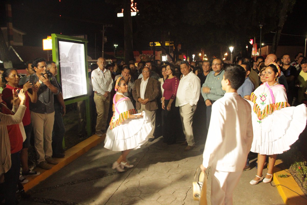 dif_pr2014's tweet photo. HERMOSEAN POZA RICA CON EL PASEO IMAGEN Y CULTURA
*Al mismo tiempo el alcalde Sergio Lorenzo Quiroz Cruz reinauguró la remodelación del monumento a los perforadores #PozaRica #Galeria -->https://t.co/iTFx95o09w https://t.co/BLPZndYevv