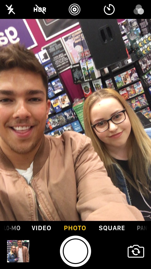 jessietommo1's tweet photo. @MattTerry93 Omg Matt dont worry, u didn't break my phone😂 It's working again!! Lovely to meet you tho! You'll have to come back soon! Please can u follow meeee, love yah❤️❤️ https://t.co/CDzBoKhi7Q