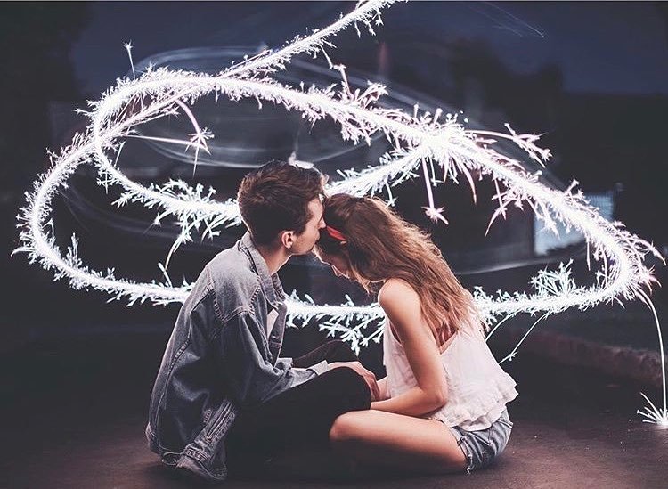 And in the middle of my chaos there was you 💘 Photo by #WHIHeart #photography #lights •