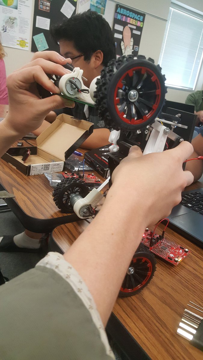 Blinngineering's tweet photo. aligning the wheels for the obstacle course tests! presentations in the Blinn Student Center on the 8th. @blinngineer @BlinnCollege @TSTAR_TX @TXInstruments @BlinnEngineer #DSTR #ThanksMXET https://t.co/R9oLMsFDCl