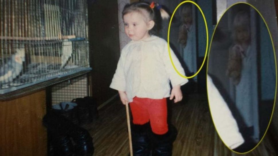 z_proyect's tweet photo. #MIEDO Nostalgia fantasma: revisaba fotos de la niñez y encontró una sorpresa del más allá. ¿Qué te parece? #ActividadParanormal

😟https://t.co/YEd81cuqXh https://t.co/RmmHYr2qSh