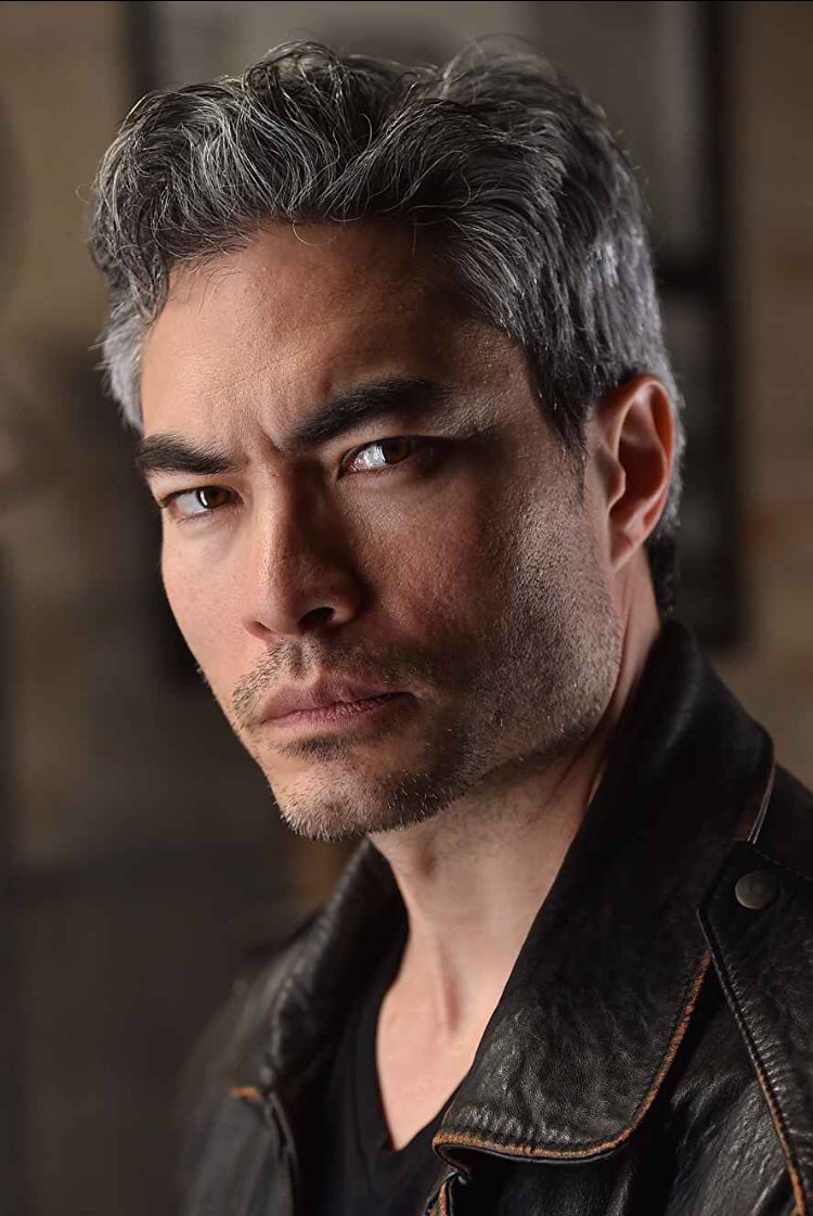 SuperstnWriters's tweet photo. Dr. Kim (@davidecollier) returns to #SuperstitionSYFY this Friday at 10/9c! But is he more than just a sexy Asian doctor? WE SHALL SEE! 😳😳😳 #VerySuperstitous @SuperstitionTV @SYFY https://t.co/g1y6TsEzmB