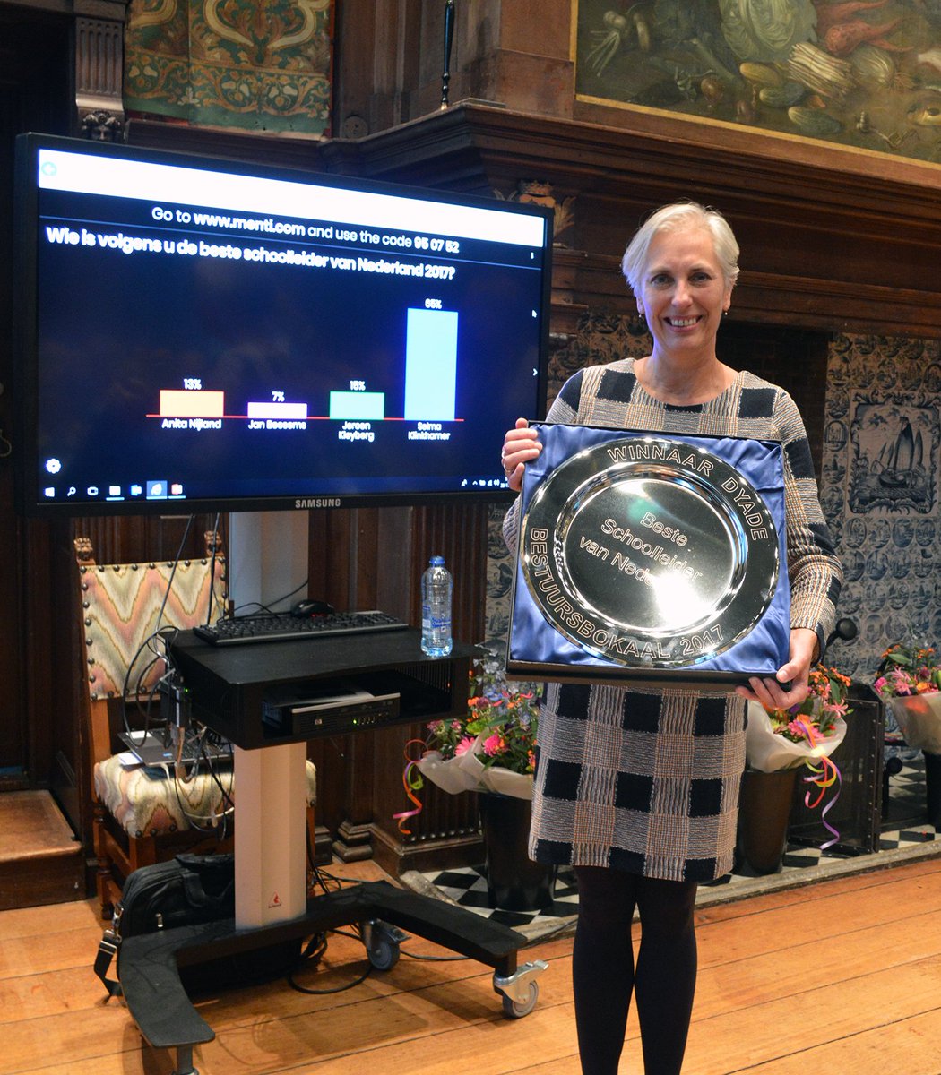 Gisteravond werd door <a href="/Dyade_info/">Dyade</a> de prijs voor Beste Schoolleider van Nederland uitgereikt aan onze eigen directeur <a href="/SelmaKlinkhamer/">Selma Klinkhamer</a>! bit.ly/2zBdZmz #trots #vo #voschool #vmbo #mavo #voortgezetonderwijs <a href="/rotterdam/">Gemeente Rotterdam</a>