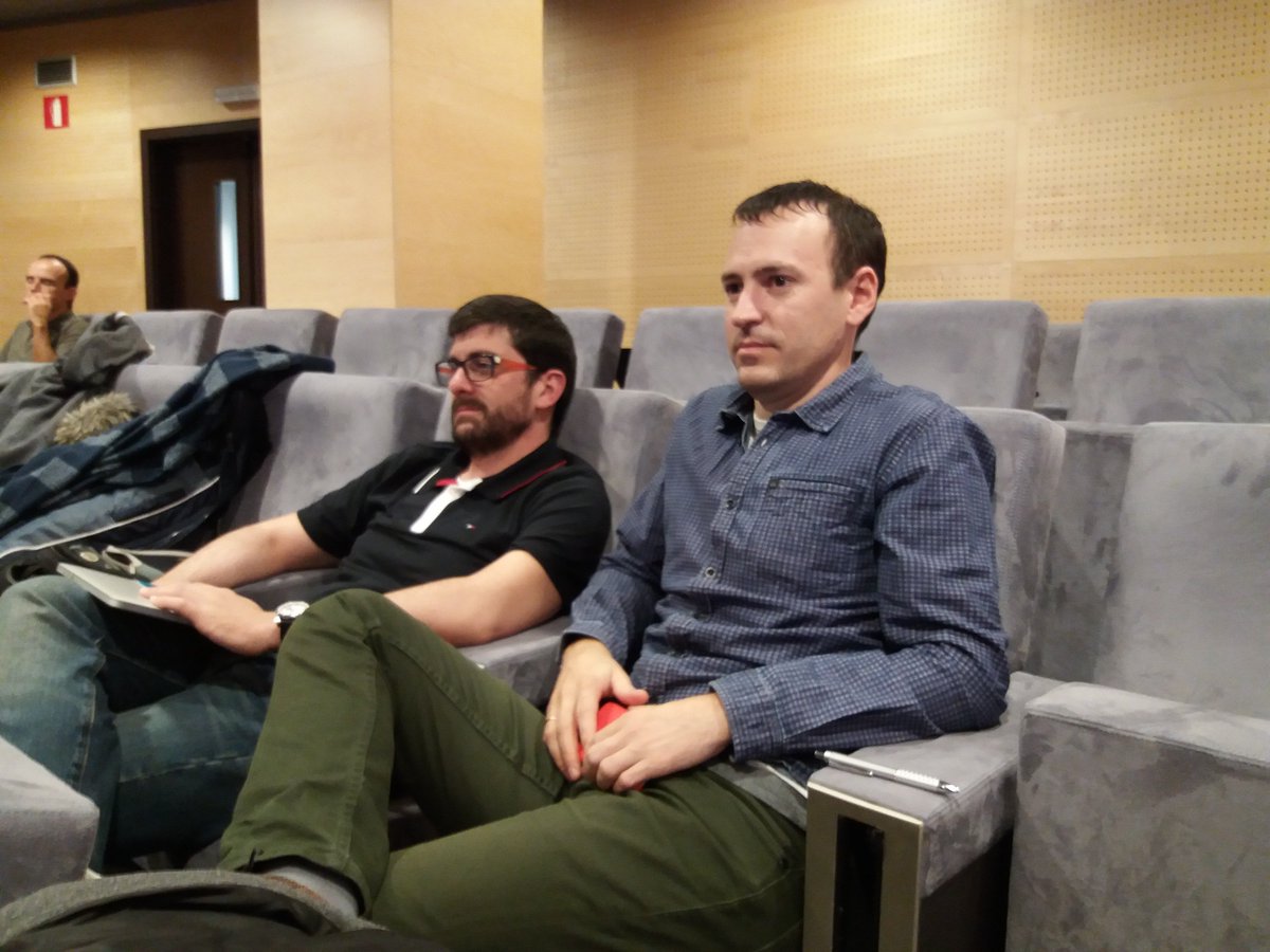 Proteomics_CNB's tweet photo. Joaquín Fernández y @jmunozpe en la #VIIIRCPC en #Bilbao @navarrabiomed @CNIO_Cancer @biocrucesHRI #proteomics https://t.co/HqXAjxALsu