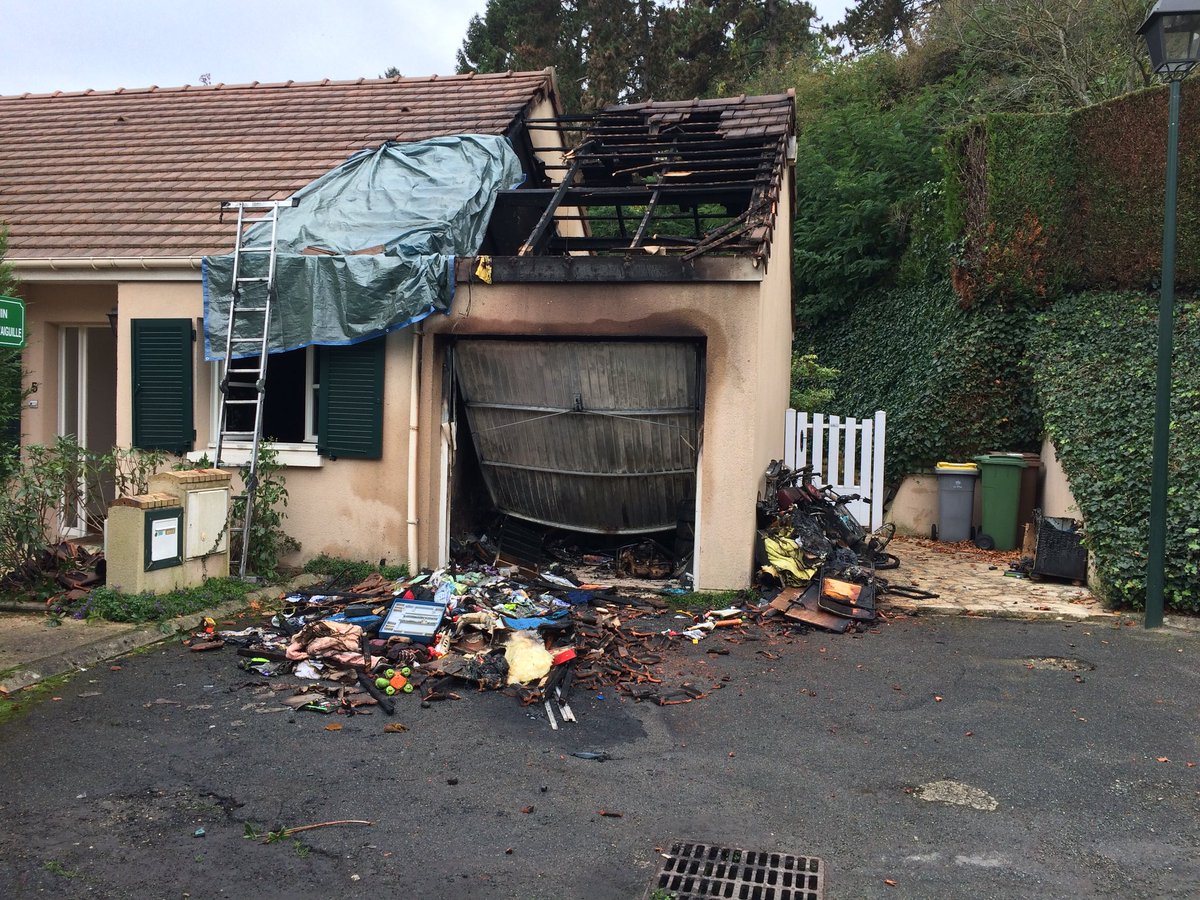 regis_morel's tweet photo. Incendie à cause du compteur #Linky de @enedis.  Les détails sur FB : https://t.co/L4tE0xlIw5 Partagez ! https://t.co/spp21UW5N6