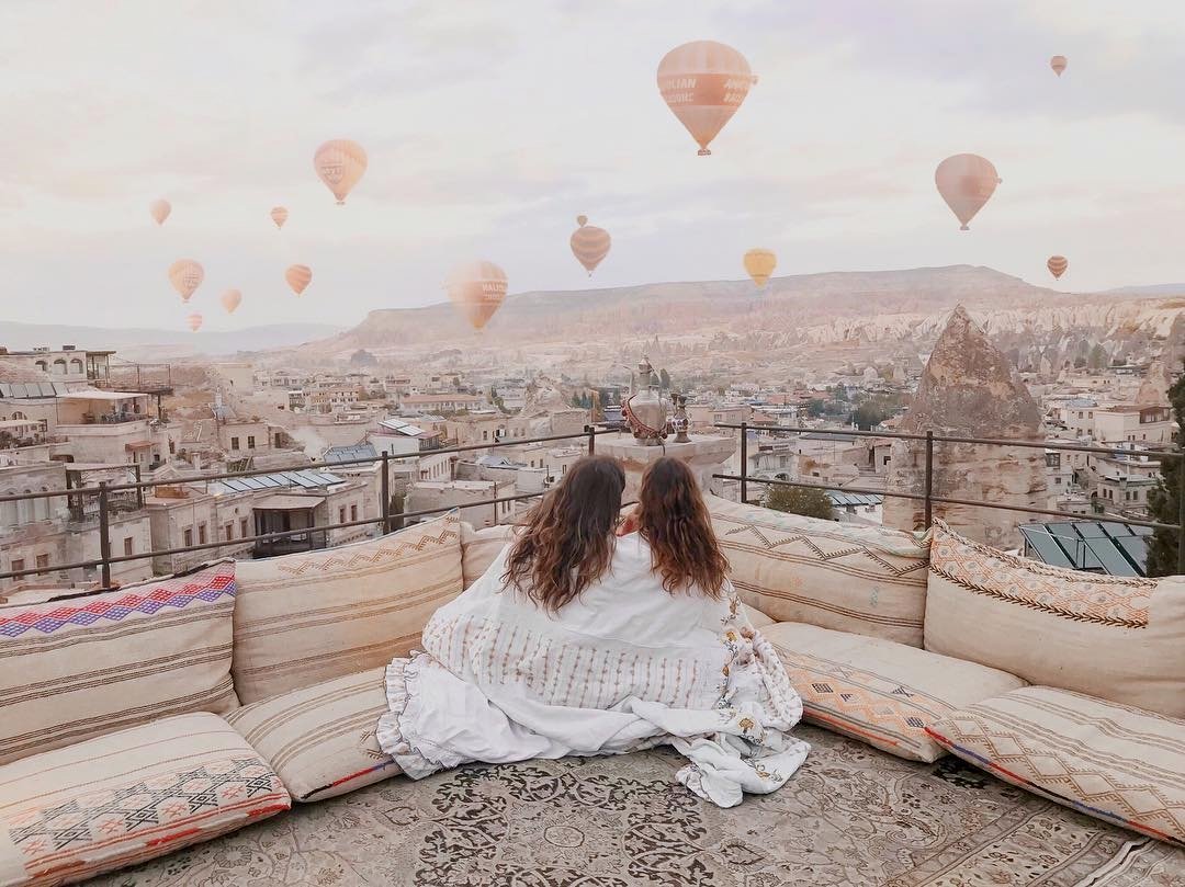 Team Whi is currently in Kapadokya, Turkey to gather a list of hotspots for you guys. Where are our Turkish followers at?? 🎈🇹🇷 #goreme #kapadokya #turkey •