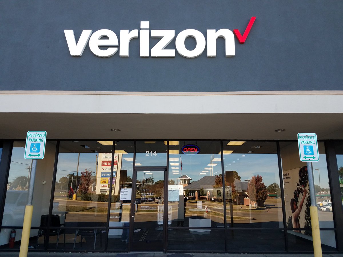 IncDestination's tweet image. Amazing deals on phones, plans and accessories from the largest network in the Country!  Come by and check out our new location.