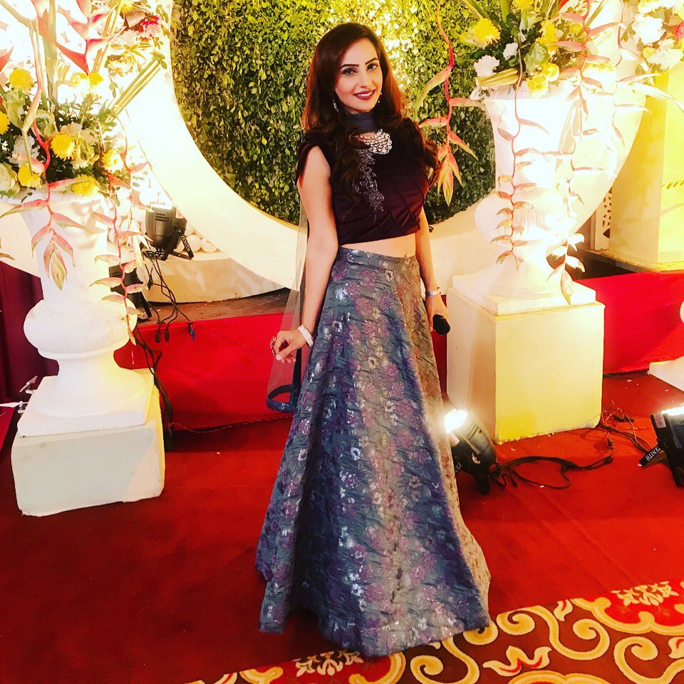 AnchorPiya's tweet photo. #ShowReady #Tonite With#TheSoundCompany Rahul Singh #BackToBackWork #ThankUGod #Awesome #Outlook #GuruTeghBahadurSilkStore #RajouriGarden Thank U Neetu Gulair And Sukhdev Singh Tony 😘😘 https://t.co/KIw6cGgoGr