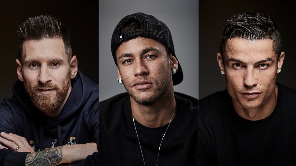 fifaworldcup_es's tweet image. 🇵🇹 @Cristiano
"El equipo estará preparado".

🇦🇷 #Messi
"Uno va imaginándose los rivales".

🇧🇷 @neymarjr
"Plantaremos cara a cualquier equipo".

Tres estrellas y un pálpito común en la previa del #SorteoMundial a #Rusia2018 🎥 fifa.to/e/TqwoeJwjtI