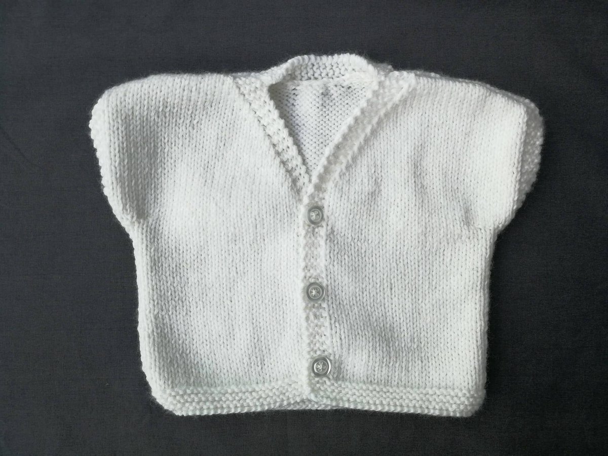 Un petit gilet blanc <a href="/PhildarOfficiel/">Phildar</a> pour compléter ma collection naissance !
#tricot #knitting #phildar #layette #diy #mumtobe
moderknit.com/2017/11/29/gil…