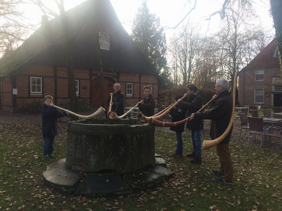 DeStiftsschuur's tweet photo. Zondag tussen 14 en 15 uur weer op @hetstift , midwinterhoornblazers! https://t.co/Fu6HOURpsR