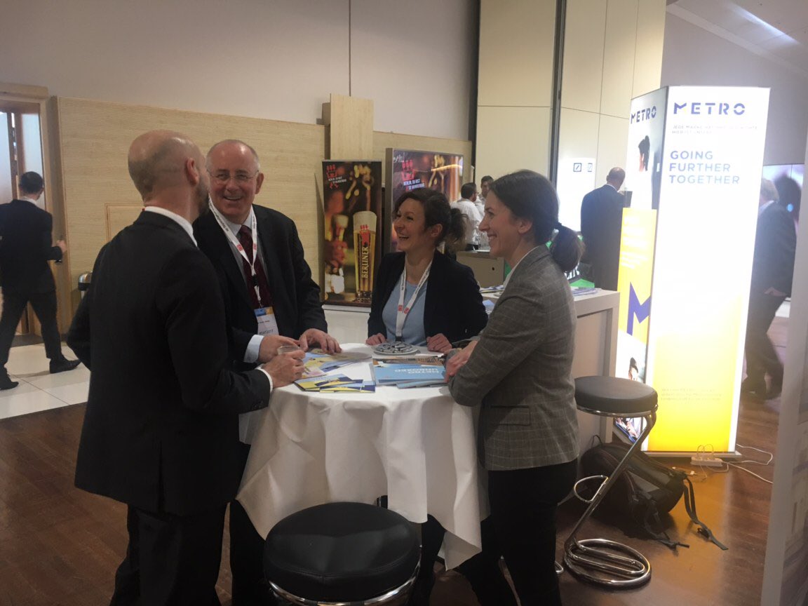 METRO_Politics's tweet photo. Spannende Gespräche bei uns am #DAT17 Stand. Themen u.a. heterogene Belegschaften, Zukunft der Tarifverträge im Handel & natürlich die #METRO nach der Aufspaltung /sta https://t.co/wwmoTfhIUO