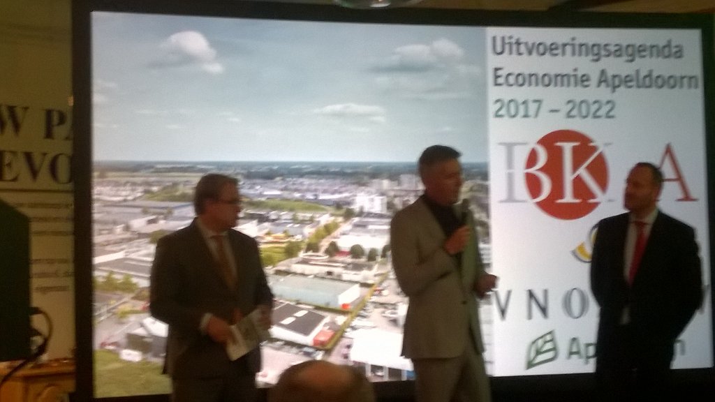 MarcelvdMaal's tweet photo. Uitvoeringsagenda economie Apeldoorn en opening ondernemershuis in Foenix Zwitsal @groenlinks055 https://t.co/mvWVcPlafI
