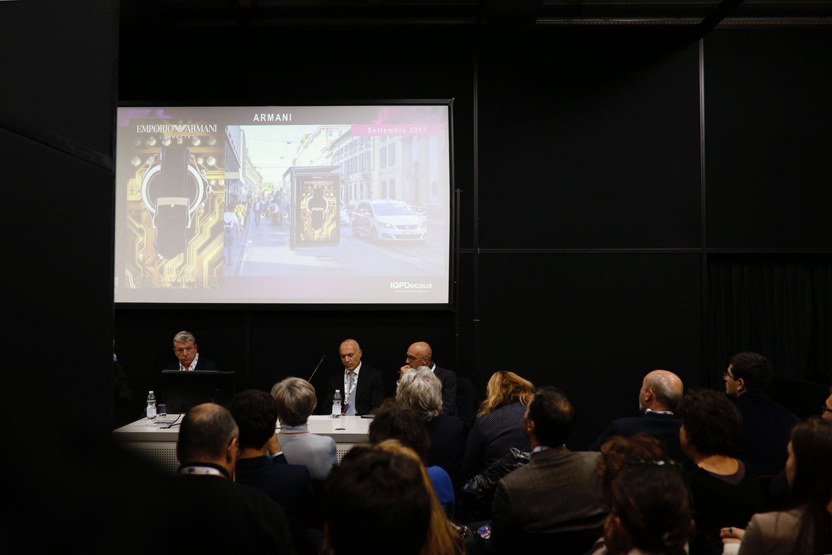 cocosauro's tweet photo. E se i pannelli pubblicitari sapessero chi sei? Anche l'advertising out of home si muove verso la interattività e personalizzazione, secondo @DOOH_IT a #iabforum @IABItalia https://t.co/xlpQ4Z0zBZ