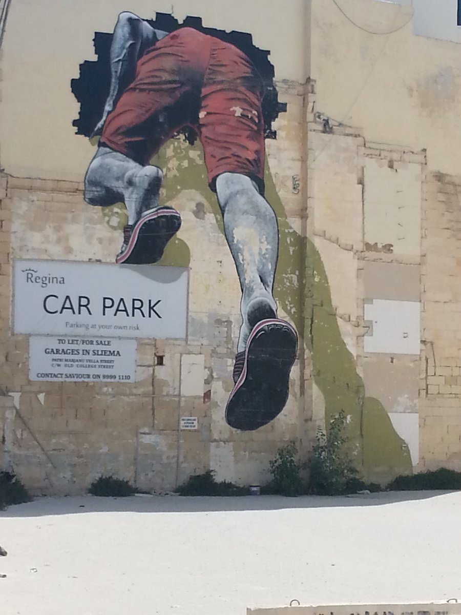 pkouhoz's tweet photo. Quoi faire quand on se retrouve au pied du mur ? Belle illustration 😀 street art photographié à Malte !  Voir Roman "Gestion de projet d'Envergures" :
- Revenons à notre discussion sur la prochaine livraison, commence Alan. 
- Etc.
Découvrez le Roman sur https://t.co/660rE5GtB4 https://t.co/Kn5RUo118k