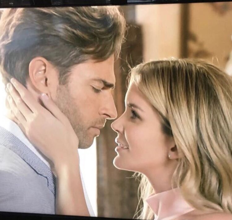 rullinaticas's tweet photo. #Repost @_veronicamontes 
Les comparto estas fotitos que fue en el casting para el personaje de #kikabraun , q gracias a @eduardomezatv y a @televisa hoy lo estoy interpretando en esta novela @papaatmof !! #veronicamontes junto a @sebastianrulli como #MauricioLopezGarza #PapaATM https://t.co/X4xFU0qrNA