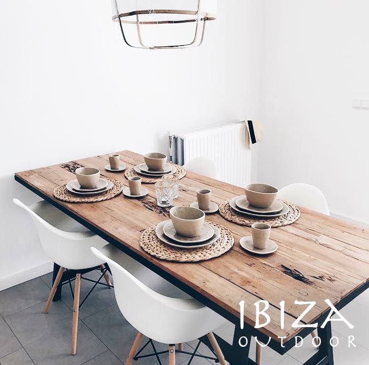 IbizaOutdoor's tweet photo. Dinner is ready! Heerlijk eten aan deze stoere robuuste #eetkamertafel. Interesse? Stuur een e-mail naar ibizaoutdoor@gmail.com en maak een afspraak in onze loods #teakhout #meubels #tafel https://t.co/ki9twLteFU