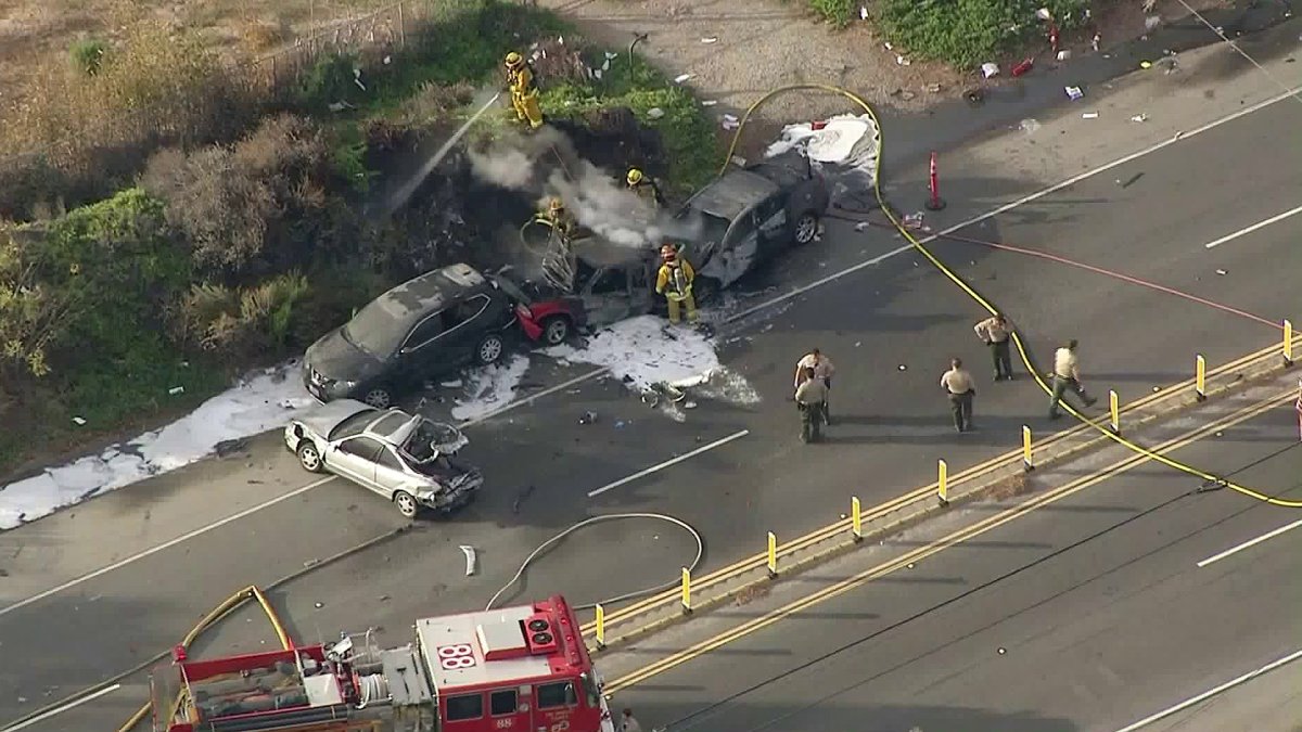 funnylifeJ's tweet photo. https://t.co/Y1LsT2KIB2 Stolen Vehicle Pursuit Ends in Deadly Crash on PCH in Malibu; Highway Closed https://t.co/z0Fe2yr32i #U_S_ https://t.co/PPKWplgUjf