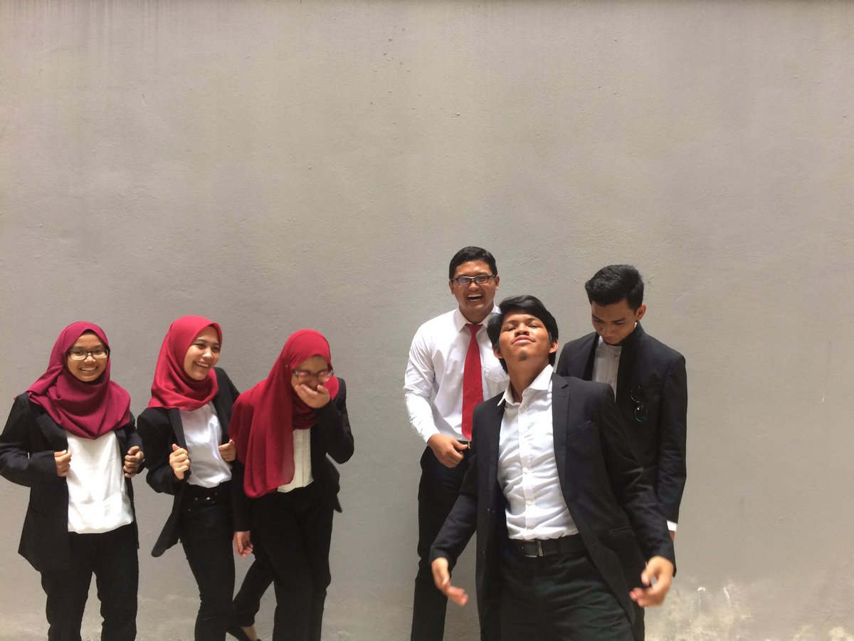 muaaaaadz's tweet photo. #mgt162 #donepresentation #doneacah #bukanselalu https://t.co/ScFDrSrk9R