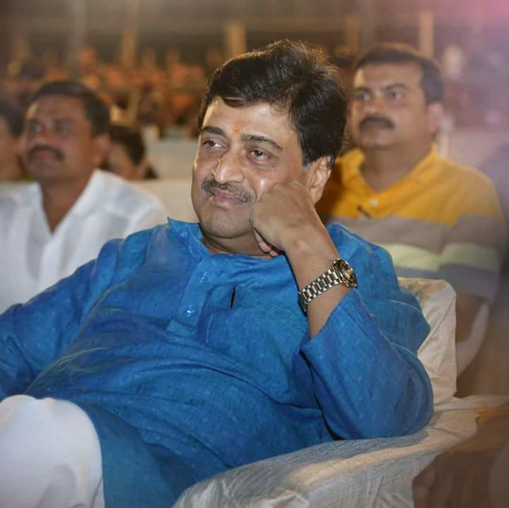 DakoreShivkumar's tweet photo. #साहेब 
आपण भावी #मुख्यमंत्री होणार हे नक्की ! ! 
#सत्ताधारी_सध्या_सोशियल_मीडीया_द्वारे 
#आपल्याला_टारगेट_करत_आहेत 
#आपल्या_बोलण्याची_आपल्या_यशाची
#धसकी_घेत_आहेत ! 
यावरूनच सगळ्यांच्या लक्षात येत आहे
की आपण योग्य दिशेने 
#वाटचाल करत आहात ! ! https://t.co/S6nR4MfSKR