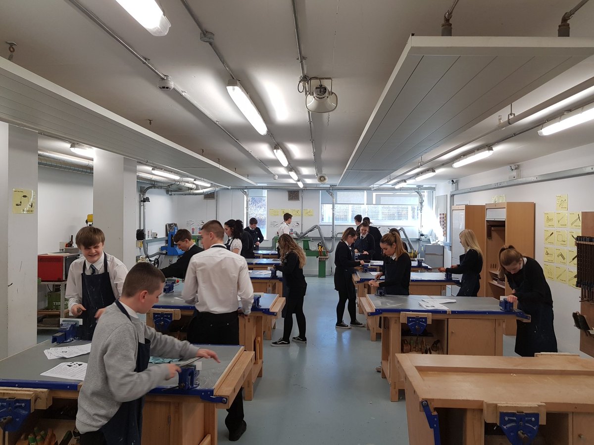 StColumbasTech's tweet photo. Seniors starting their #ElfApprenticeship in the run up to Christmas #WorkshopBanter #YouHaveToBeThere #TechIsTheBest #MaterialsAndProcesses #Skills https://t.co/ge3YEFGHIP