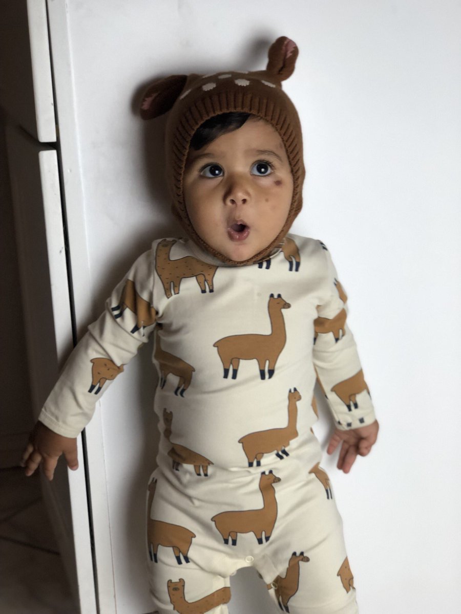 Beardugo2's tweet photo. When my baby boy saw the Christmas lights for the first time! #christmaslights #tinycottons #babyboy #deer #christmas #justbaby https://t.co/Aht5rc9FMa
