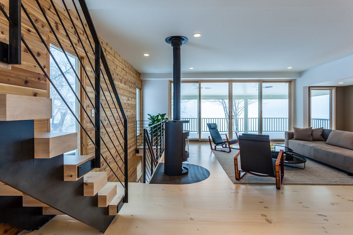 hullforest's tweet photo. Hull #wideplank pine #woodfloors and #customstairs with @durasealwoodfinishes stain create a modern feel in this CT home by @studiodas. https://t.co/hBatIaHQIi