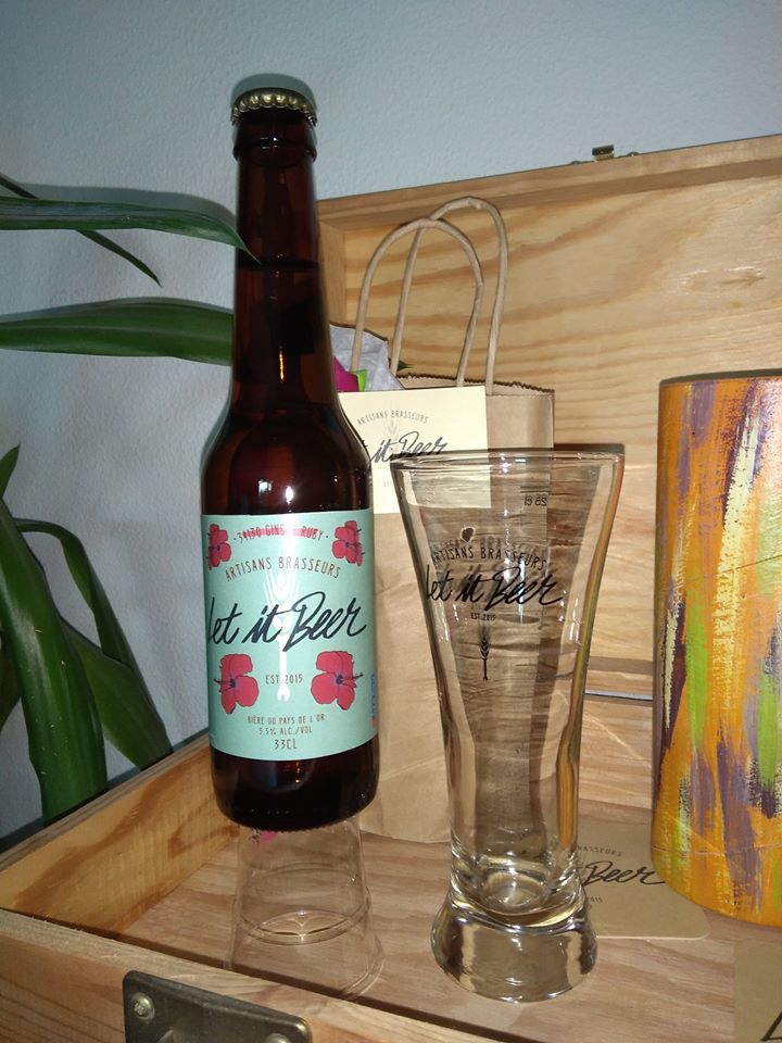 LetItBeer34's tweet photo. Bière de Noel ! Cette bière de fermentation haute propose une belle robe rouge et une mousse fine. En bouche, les fleurs d’hibiscus apportent des notes de fruits rouges rehaussées par la vivacité du gingembre. Servie à 5-6°C, elle sera très désaltérante. https://t.co/EyIui9DCOx