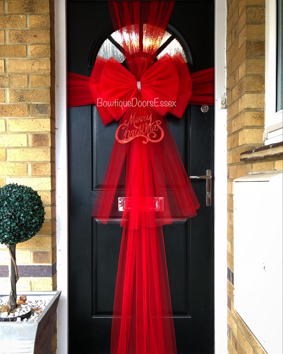 BowtiqueDoors's tweet photo. Nothing says Christmas like our gorgeous Red Door Bow #doorbows #christmasdoorbow #christmas #doorbowfitting #essex https://t.co/9K9QTIU50F