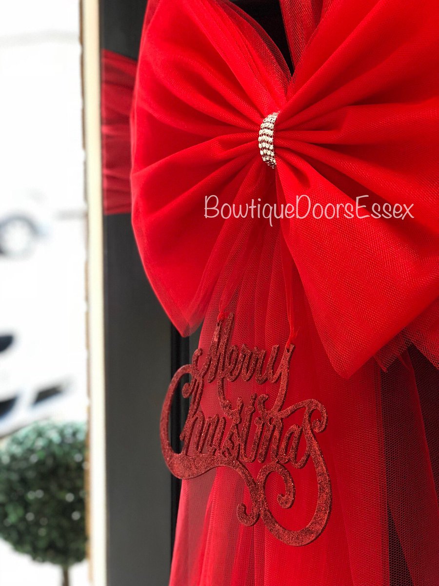 BowtiqueDoors's tweet photo. Nothing says Christmas like our gorgeous Red Door Bow #doorbows #christmasdoorbow #christmas #doorbowfitting #essex https://t.co/9K9QTIU50F