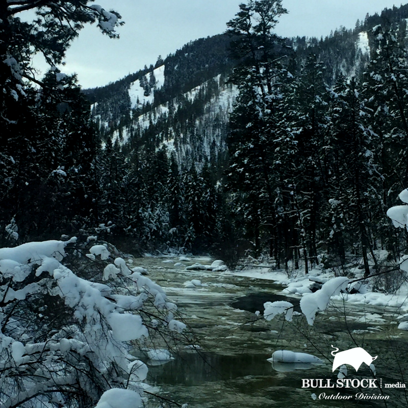 BullStockMedia's tweet photo. Days like these remind us how beautiful winter in Montana can be!
 @CanonUSAimaging #CanonBringIt @visitmontana 
#TheRiverIsCalling #MontanaMoment #FreshTracks2017 https://t.co/G5kOzYxDTD