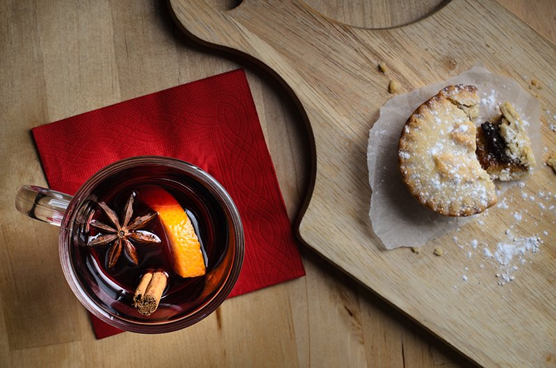 Catherine_Best's tweet photo. Get into the #festive spirit tonight, with #CatherineBest stores on both #Jersey and #Guernsey open until 7:30pm and complimentary #mulledwine and #mincepies on arrival! 🎄🍷 https://t.co/KeHaWc8ojq