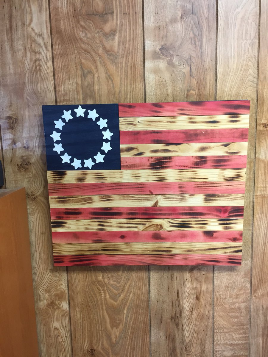 DominionPallet's tweet photo. #Upcycled #pallet boards make a pretty #USA flag @upcyclethat https://t.co/98IzZpKKsd