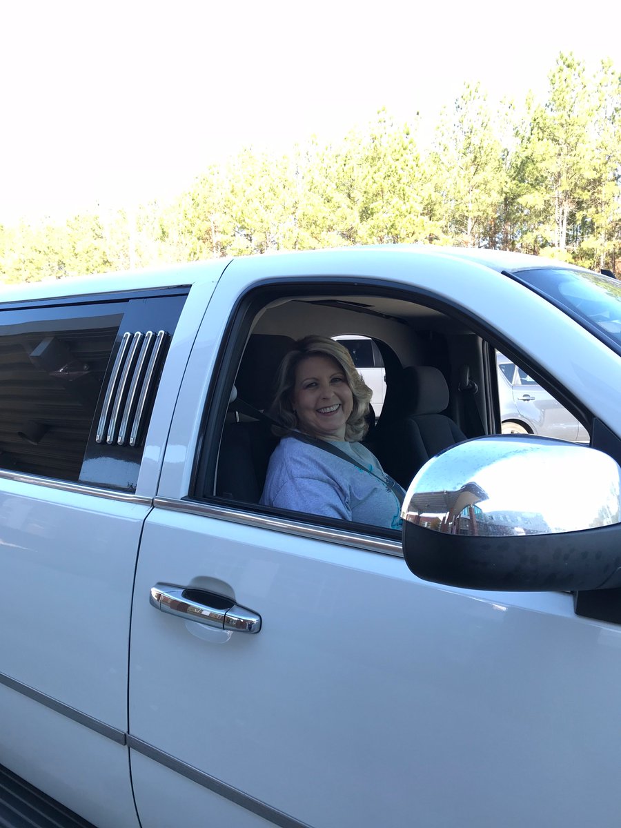mullerroad's tweet photo. Limo ride #2 #PTOfundraiser #mrmspto #richlandtwo https://t.co/kXxUo00NDj