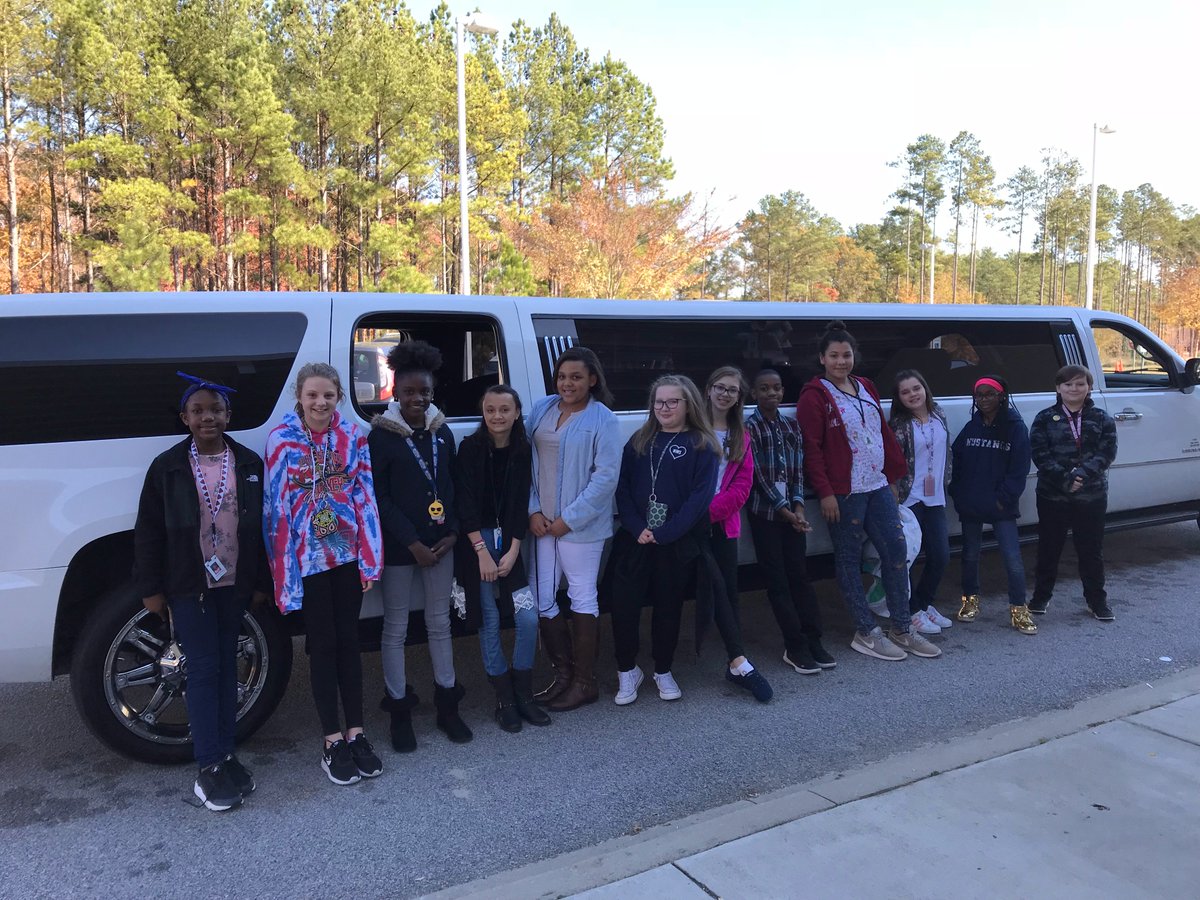 mullerroad's tweet photo. Limo ride #2 #PTOfundraiser #mrmspto #richlandtwo https://t.co/kXxUo00NDj
