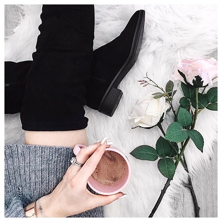 buzzao_officiel's tweet photo. BLACKSEMAINE !! 🖤
Avec le code promo « LIFEBF40 » de @lifestyle_cmlle bénéficiez de 40% de réduction sur tout le site Buzzao 💥
Les promos continuent !
#buzzao #blackfriday #çacontinue #blacksemaine #shop #shoes #foncez #crazysale #shoes #bottines #derbies #mocassins #escarpins https://t.co/uV3xZFTEB5