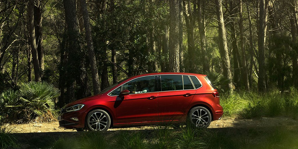 AutoFair_VW's tweet photo. Stand out from the crowd. In the new Golf Sportsvan. #vwgolfsportsvan #volkswagen https://t.co/vKsTpaIKsA