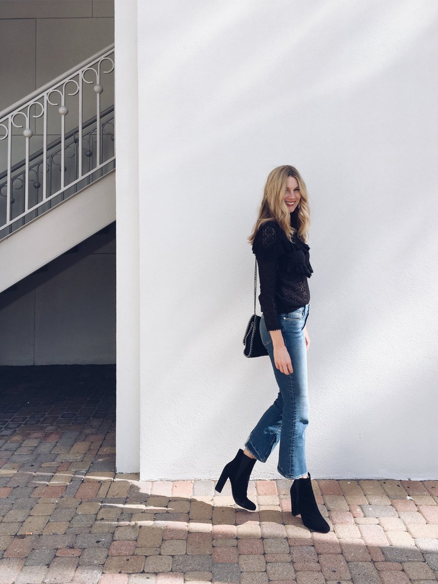 CStyleBlog's tweet image. I tried the crop denim flare trend, and I'm loving it! (Flares pictured: bit.ly/2AcPCPe) @nordstrom #Nordstrom