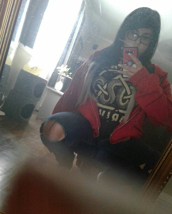 LuckerVeronica's tweet photo. #sirahchahoodie @parkwayofficial #pokemoncase #nailss #grey59 https://t.co/REvpYMtWsR