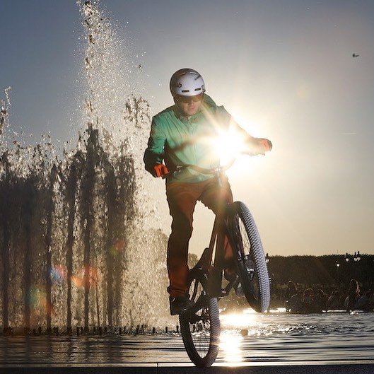 masisimon's tweet photo. Paris - May 2017 I Photo : @misterpeuf  I @vaudesport @gripgrab @asporteyewear @inpulse_bikes @spanninga #paris #france #street #trial #streettrial #sun #sunset #jump #simonmasi #freestyle #instasport #photography #picoftheday #LI https://t.co/Jk9lNdDHDe https://t.co/aSpDCgrBzr