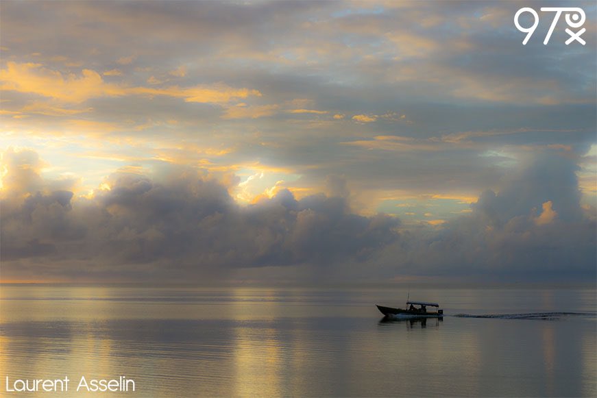 Agence97px's tweet photo. Départ de pêcheurs à l’aube à Kourou. Par Laurent Asselin.
https://t.co/s6dPttF0j6
.
#depart #kourou #pirogue #guyane #97px #agence https://t.co/9t1pcFMkDo