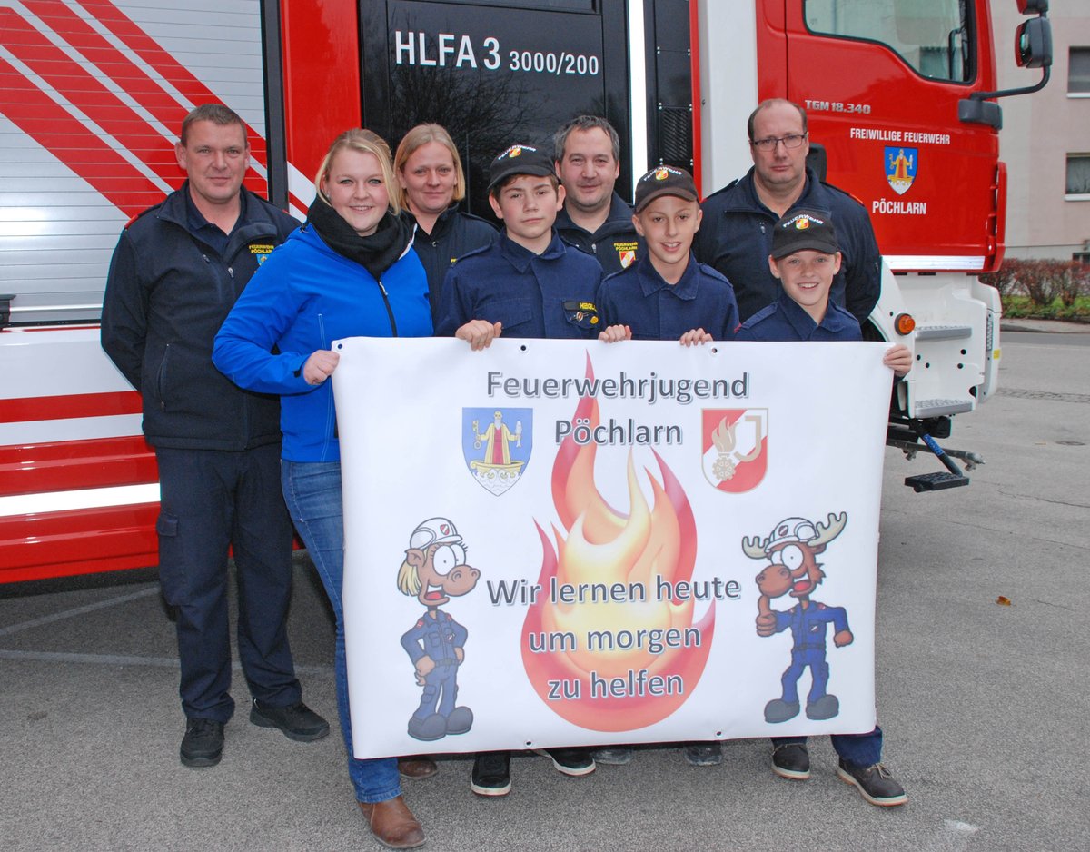 FFPoechlarn's tweet photo. Pöchlarn: Firma Humer sponsert unsere Feuerwehrjugend! https://t.co/1UoI1Lqqpr https://t.co/EOxb0bRb1F